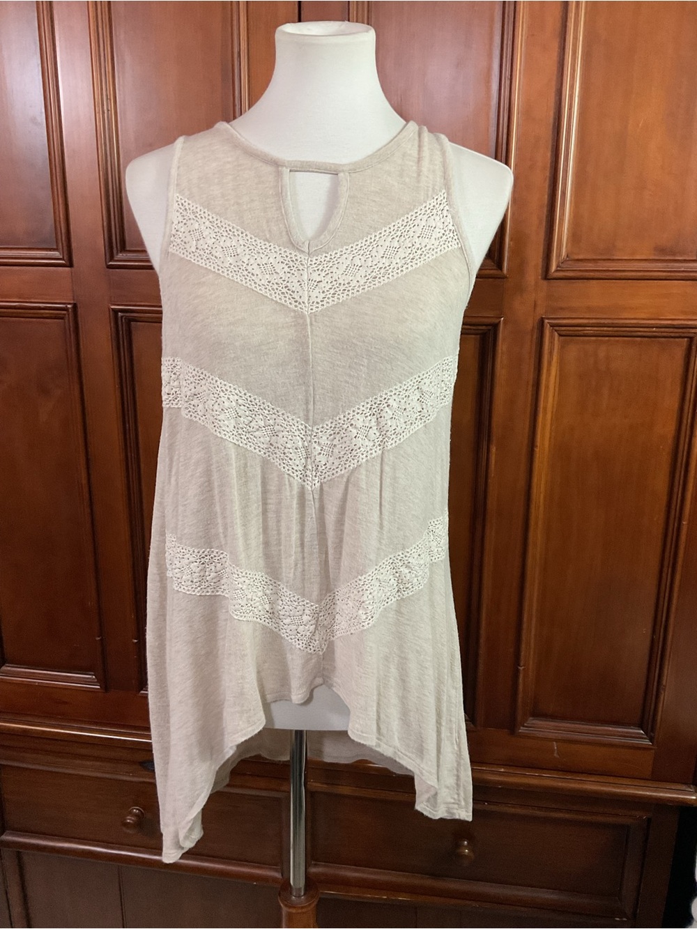 Buttons Women’s Size Sm Ivory Lace Accented Sleeveless Tunic Lknw Cream White Go